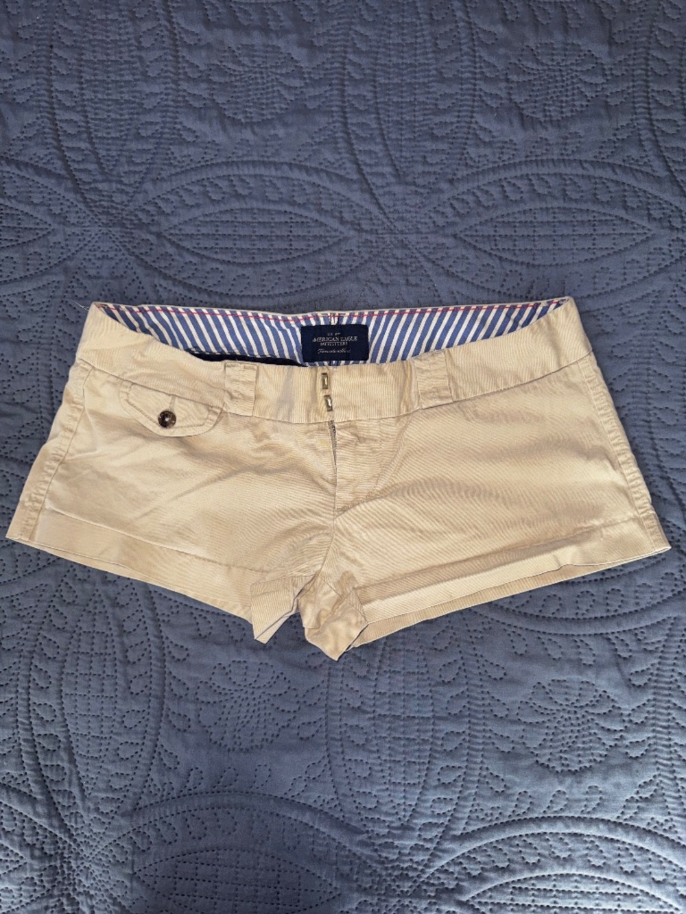 American Eagle Cream Shorts